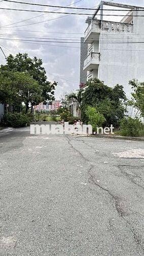 Bán đất đường bà điểm 4, hóc môn, ngang 10M 200M2 giá ,6,6Tỷ