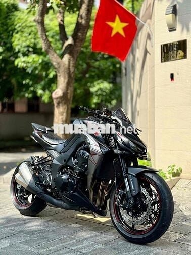 z1000 odo chuẩn 5300km . Còn bớt cho ae thiện chí