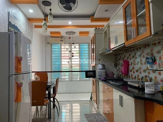 Nhà Q7 giáp Q4, hẻm 5m, 65m2, ngang 4.5m, nở hậu, 4PN, giá 6.9 tỷ
