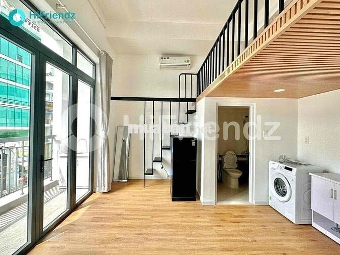 Căn hộ gác lớn, rộng 35m2, có bancol, sát bên cầu Tân Thuận