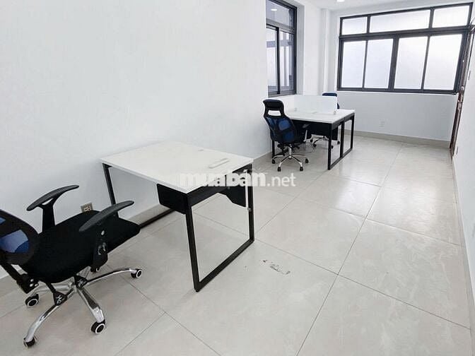 Văn phòng 20m2 sẵn nội thất giá rẻ 4,5 tr ở Vạn Phúc, máy lạnh, hầm xe