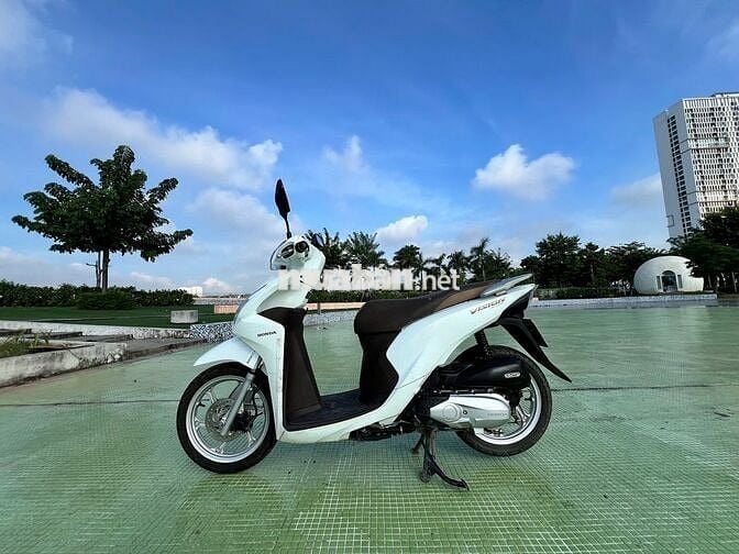 Chính chủ bán xe Vision màu trắng đời 2020 95%