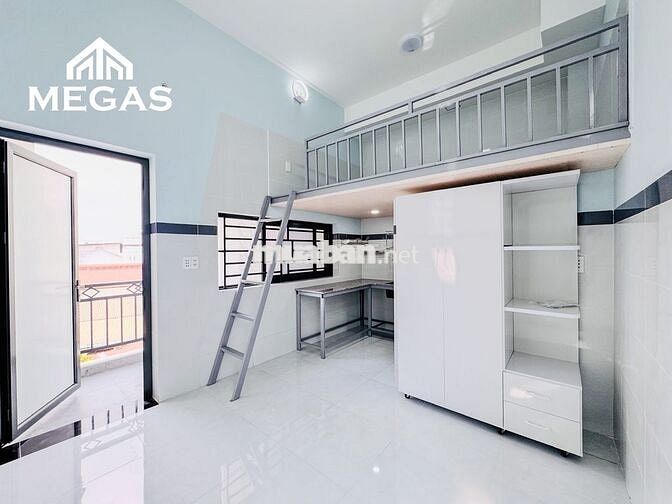 Phòng có gác, ban công- diện tích 25m2- ngay đường Phạm Văn Đồng