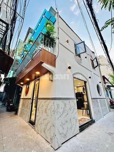 Bán nhà 2 tầng-3 PN Full nội thất- căn góc- cạnh Phan Xích Long.