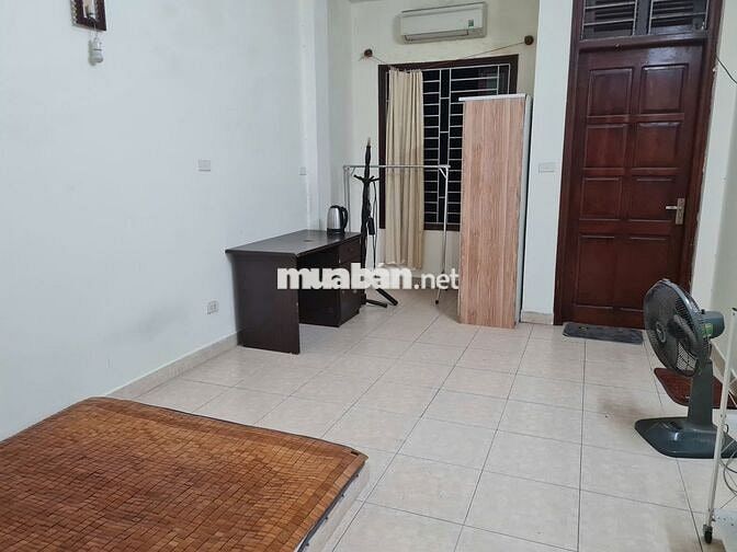 Cho thuê nhà theo từng phòng (đang trống phòng 30m2 tầng 2)
