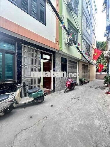 Bán Nhà Hoàng Quốc Việt - 30M2 - Trước Nhà 4M - Ngõ Rộng