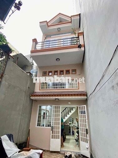 Bán nhà Nguyễn Văn Trỗi, có sân riêng
