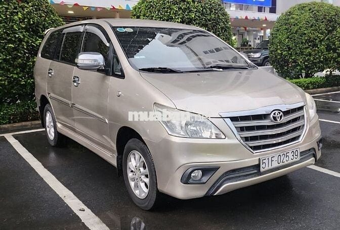 Toyota Innova 2014 2.0G - 102000 km