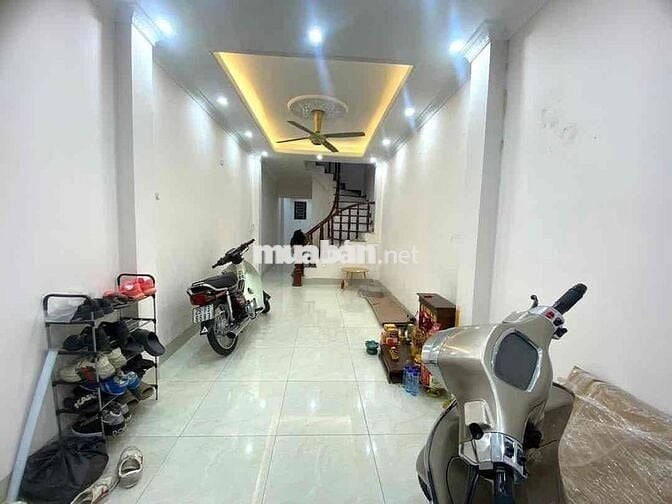 Nhà đẹp Khương Đình! 2 mặt thoáng, 40m ra mặt phố. 47mx4T. Chỉ 8,9 tỷ