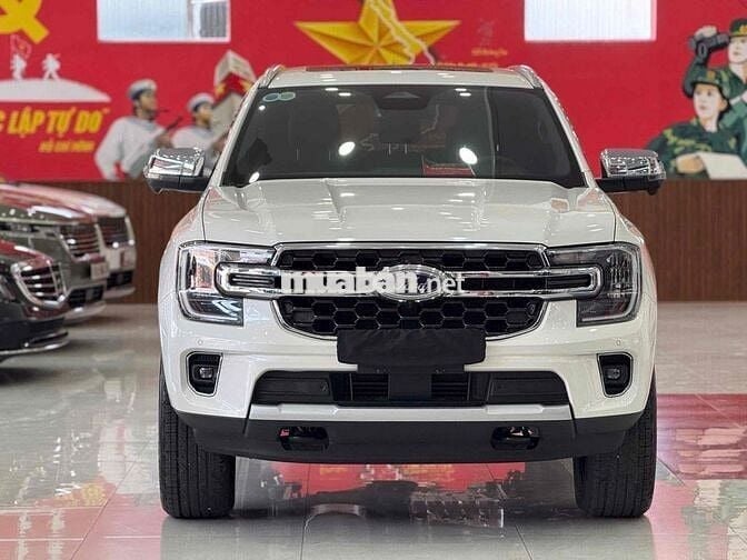 Ford Everest Titanium 4x2 odo 9.000km