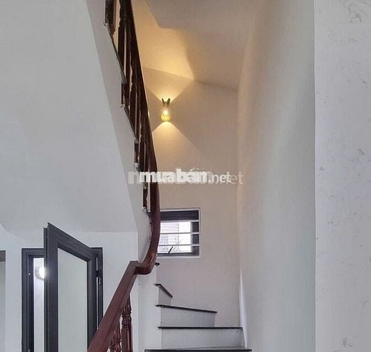 Bán nhà  phố Đội Cấn, 10,5 tỷ, 33m2, ngõ rộng xe 5 tạ tránh xe máy,