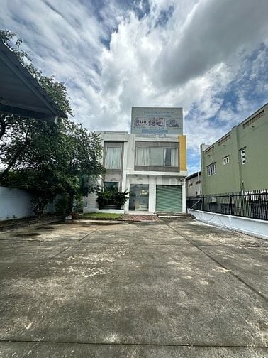 BÁN TÒA NHÀ VĂN PHÒNG VÀ KHO BÃI ĐANG CHO THUÊ 168, QUỐC LỘ 1A, Q.12