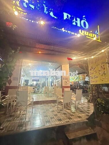 GIA ĐÌNH BẬN RỘN CẦN SÁNG QUÁN CAFFE ĐÔNG KHÁCH
