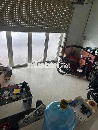 Nhà 2 lầu 6x10 hẻm nhựa 8m thông thoáng cách UBND Quận 300m