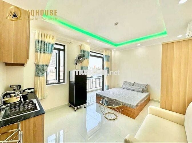 Căn Hộ Stu Ban Công View Thành Phố Full NT Tòa Nhà Thang Máy Hầm Xe