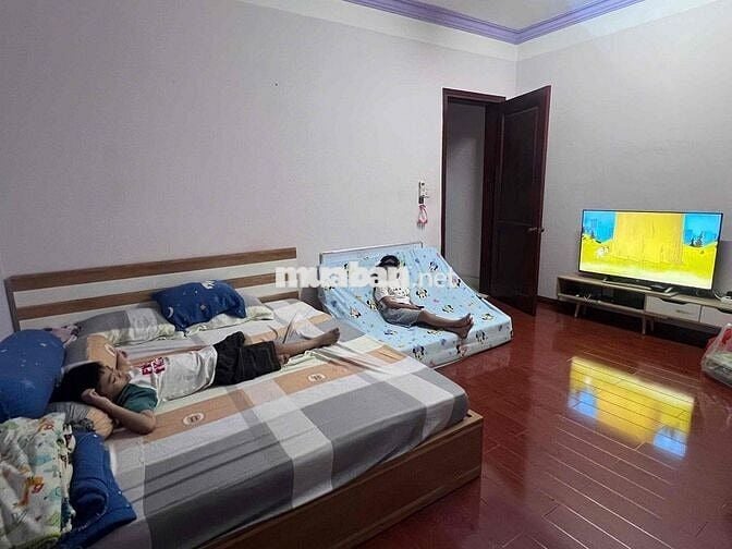 NHÀ SẠCH SẼ SẴN NỘI THẤT VÀO Ở NGAY. SÂN ĐẬU OTO THOẢI MÁI