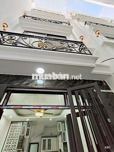 Bán căn hộ khu Việt Hưng - 30m2 -5 tầng- full nội thất cao cấp. 5 tỷ9