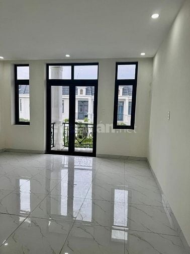 Nhà Tân Phước Khánh - Tân Uyên, mặt tiền kinh doanh TT 990tr ở liền