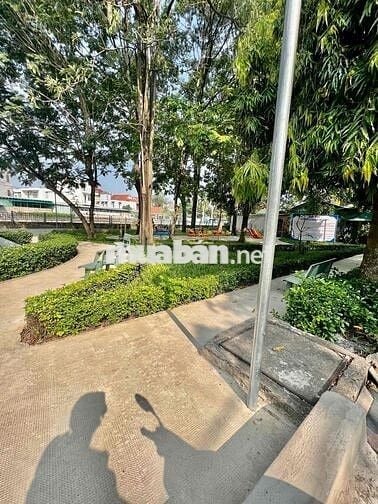 Cho Thuê Nhà Sạch Sẻ DT 250m2 1Trệt 2Lầu 4Pn 4Wc Sân Thượng Hẻm Xe Tải