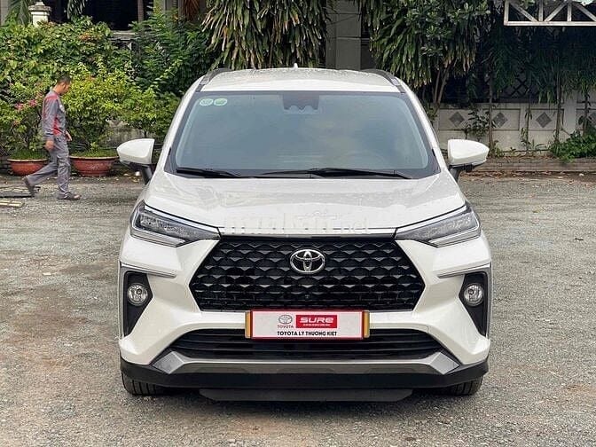 Toyota Veloz Cross Top xe hãng bán có thương lượng