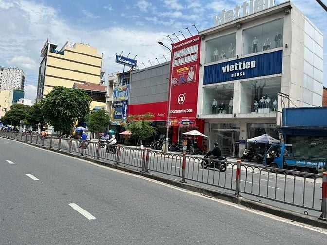 Bán đất xây Building mặt tiền Phan Đăng Lưu, Phú Nhuận giá chỉ 135 tỷ