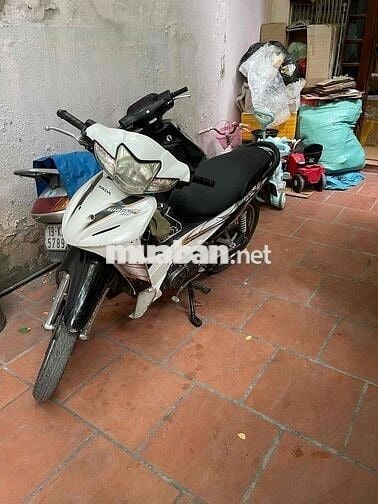 gia đình cần bán bớt xe cho rộng nhà