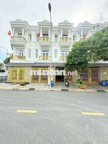 Cho thuê nhà 2 lầu gần bigc go đông hòa