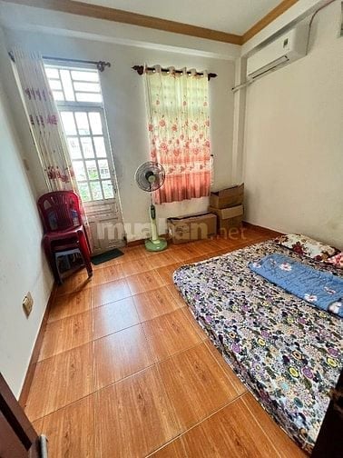 CẦN TIỀN BÁN GẤP NHÀ 4PN - CN 55m2 - CÓ SÂN ĐỂ XE NHÀ NỞ HẬU