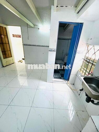 CHO THUÊ PHÒNG NGAY NGÃ TƯ BỐN XÃ CÓ GÁC , bãi xe miễn phí