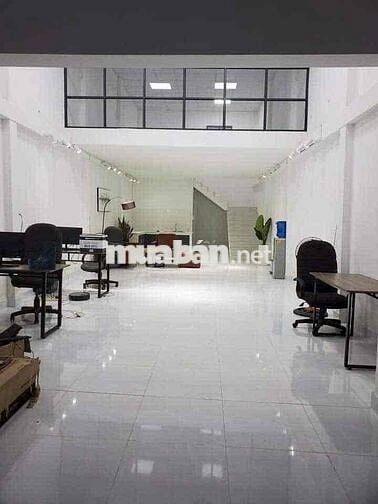 Nhà trống suốt 5x20 có gác rộng nền gạch men giá 9tr đường tải thông