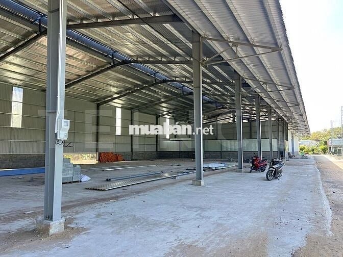Kho xưởng 560m² có hệ thống báo cháy, đường cặp Quốc Lộ 1A