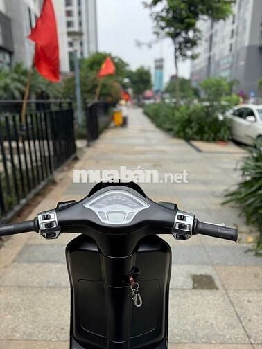 VESPA SPRINT tặng cặp dầu láp, thảm trải sàn