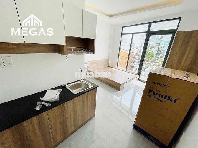 Căn Hộ Ban Công Ngay Sát Quận 1 , Quận 3
