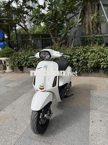 VESPA SPRINT tặng cặp dầu, gương, thảm trải sàn