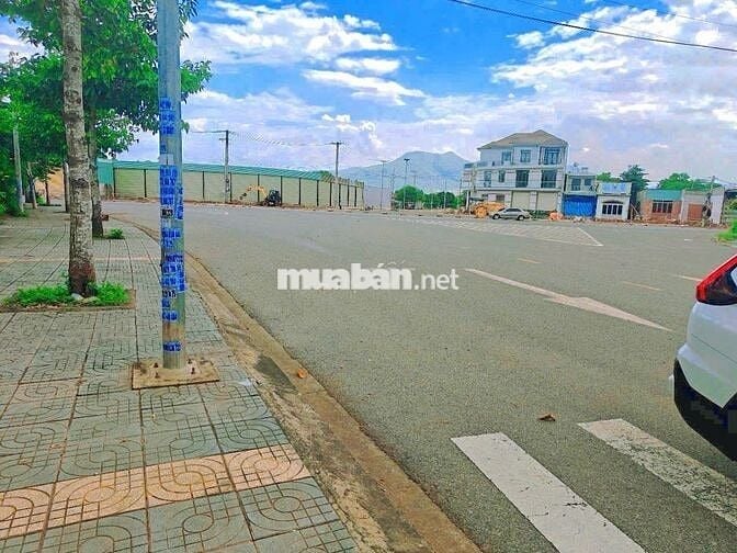 Kẹt tiền bán gấp 133m2 (7x19m) full thổ cư, đang dự kiến xây nhà
