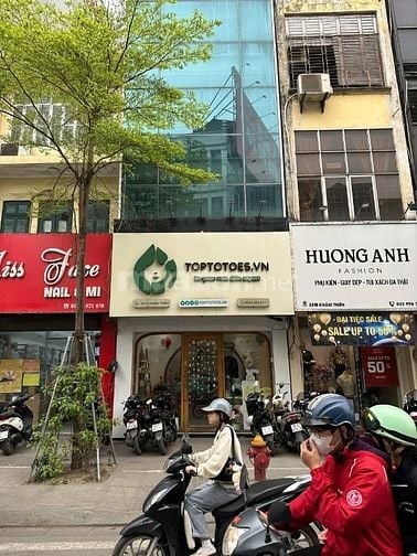 Cho thuê cả nhà hoặc lẻ từng tầng, nhà mặt phố Khâm Thiên, DT 100m2x7T