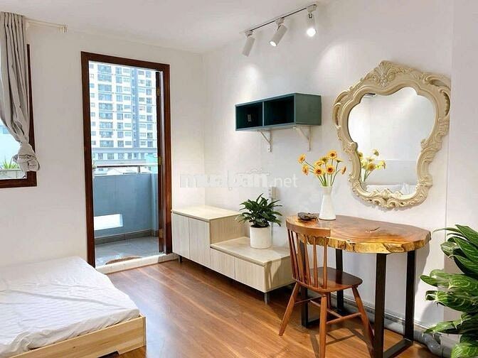 Căn Hộ Studio Ban Công Tách Bếp Full Nội Thất Gần Ngã Tư Hàng Xanh