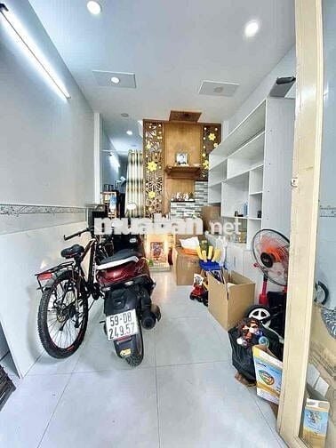 Nhà giáp Nguyễn Sơn - DT:3x8 - đúc 2 tầng - Chỉ 2.xtỷ