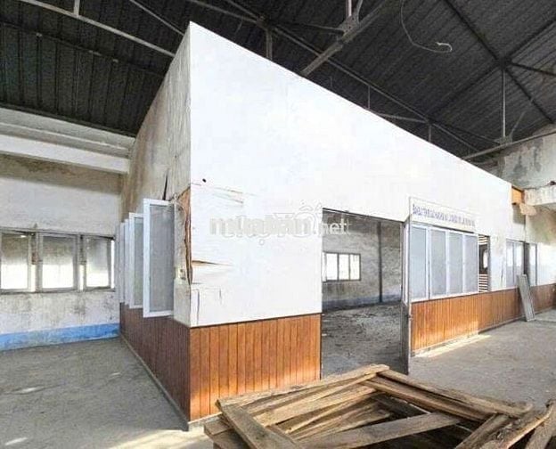 Kho đẹp cần cho thuê gấp diện tích 250m2 ở Tôn Thất Thuyết đường cont