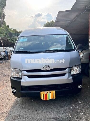 Toyota Hiace 2017 máy dầu Nhập Nhật còn rất đẹp.