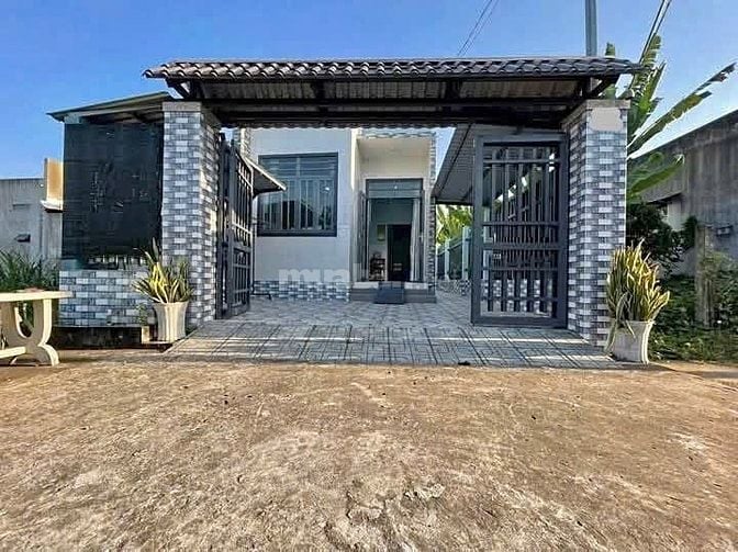 Bán gấp nhà ở Thị Trấn Củ Chi . DT 126,8m2, giá 1ty250 triệu. SHR.