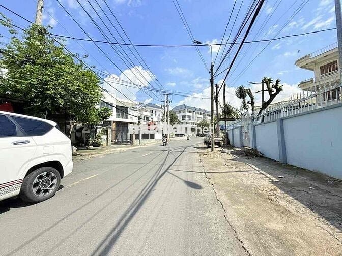 Bán nhà 1 trệt 2 lầu phường Thống Nhất sát bên Vănhoa Villas