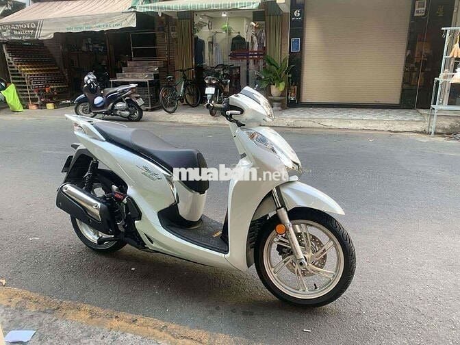 Xe Nhà Cần Bán  Sh300i DK 2019 bản báo nhiệt