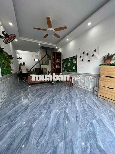 Nhà mới Kính coong Âu cơ Nội thất cơ bản DT 41m, 3 tầng, mt 4m Giá chà