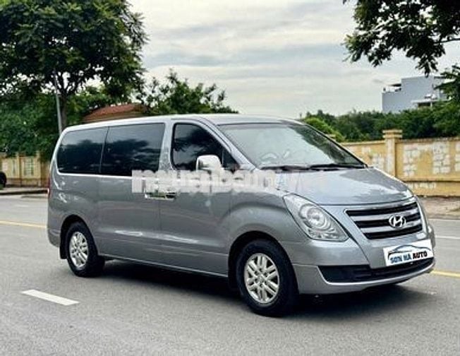 Hyundai Grand Starex 2017 2.4 MT