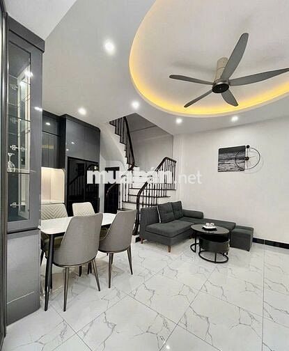 Dịch Vọng Hậu – Nhà 5 tầng, 33m²  – giữ tiền an toàn, cho thuê tốt