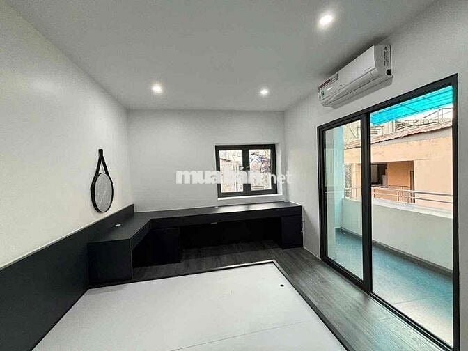 Chính chủ bán căn hộ tập thể - oto gửi ngay chân cầu thang.