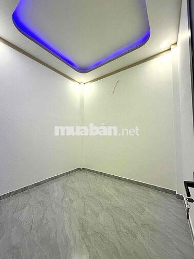 nhà 1 trệt 1 lầu 04 phòng ngủ , gần chợ cổng sau cty Pouchen ,