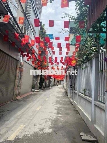 BÁN ĐẤT THUÝ LĨNH, Ô TÔ ĐỖ CỬA