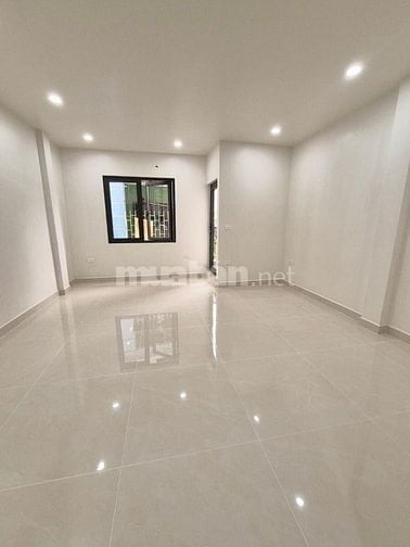 Bán nhà phố Tôn Đức Thắng, Đống Đa 45m, 6 tầng, mt 4.8m. Giá: 17.3 tỷ